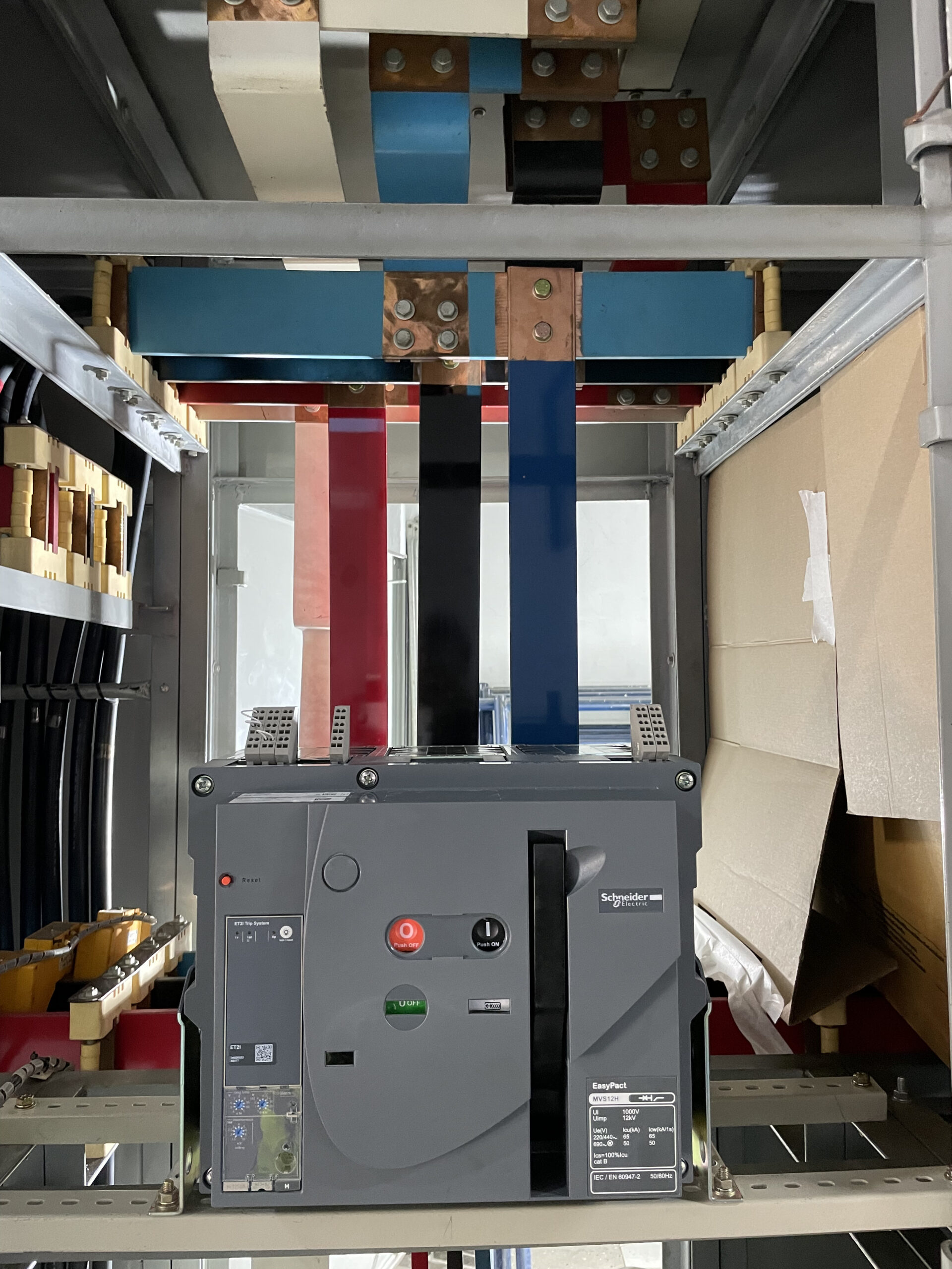 เปลี่ยนACB_schneider_1250a_067