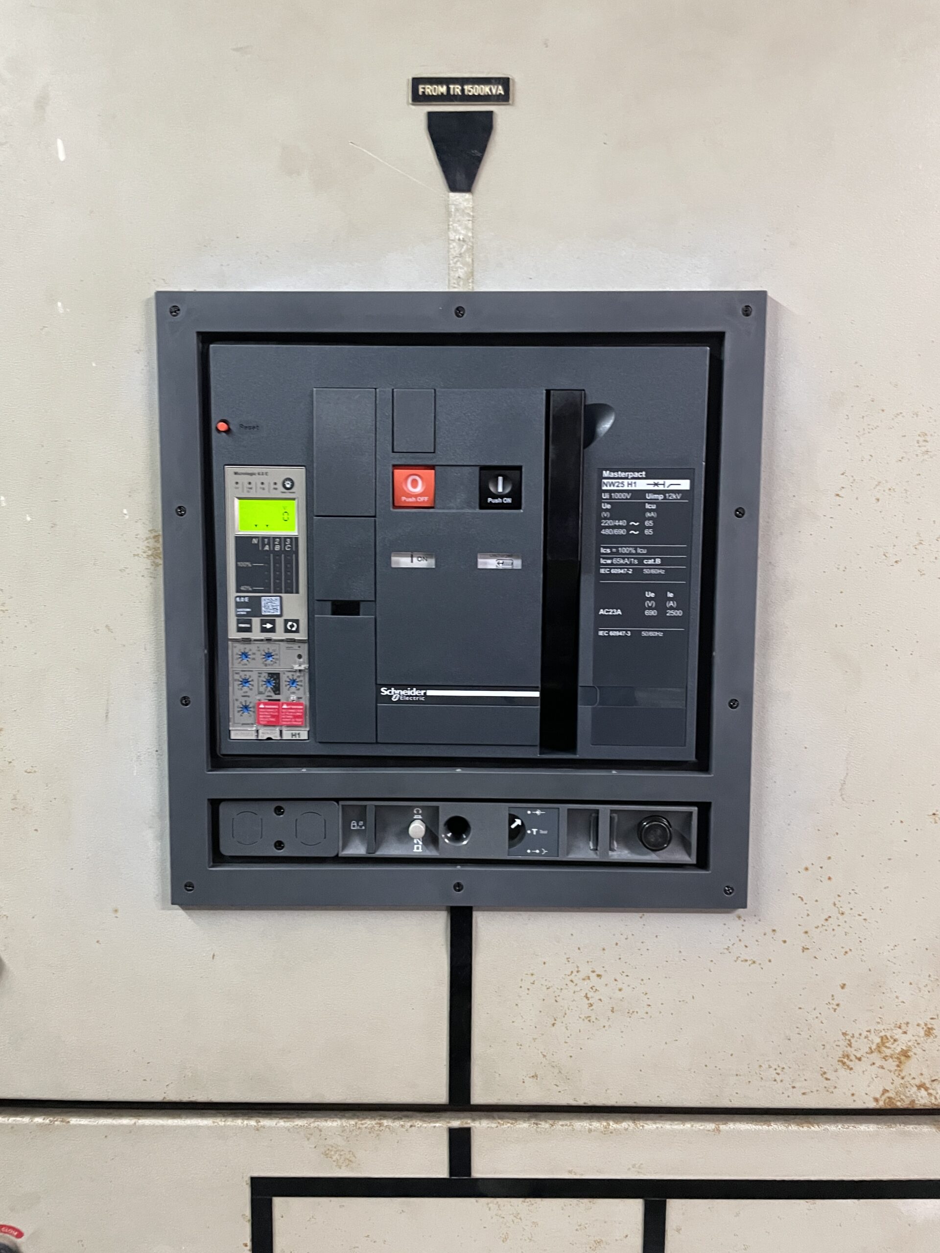 งานเปลี่ยนACB 2500A